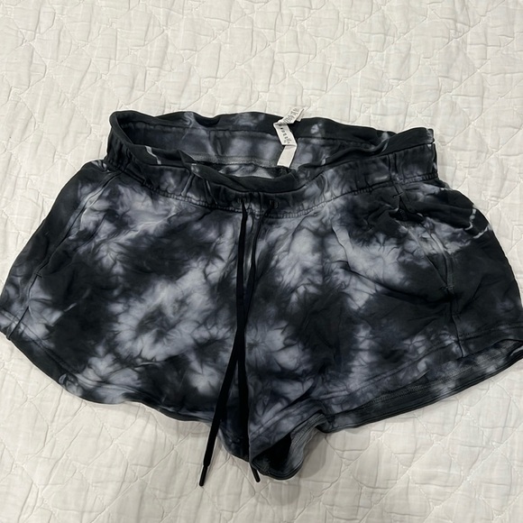 Women’s Lululemon cotton drawstring short - Picture 1 of 3